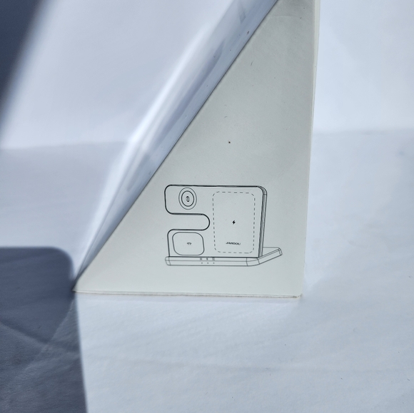 Jargou 3 in 1 wireless charging station - Picture 3 of 4